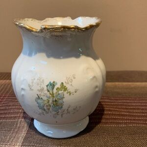 Elegant White and Gold Floral Vase